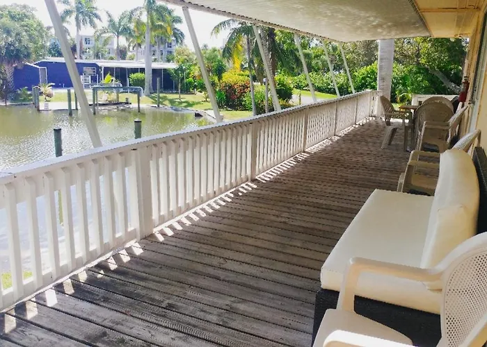 Hidden Harbor Suites